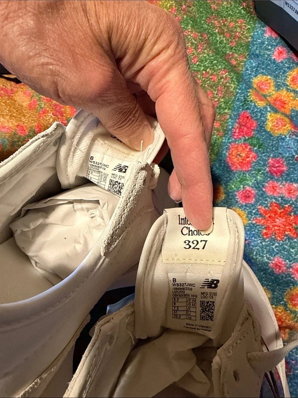 New Balance 327 Sneakers